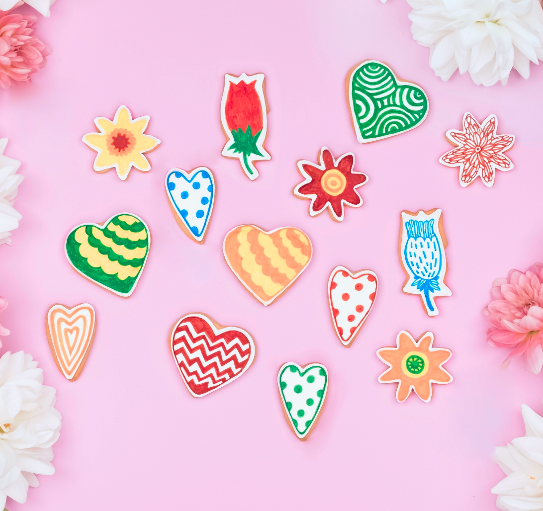Color Me! Hearts and Flowers Gift Tin